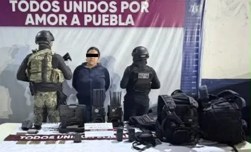 Vehículos y cajas de mercancía asegurados en un predio de San Salvador El Verde durante un cateo
