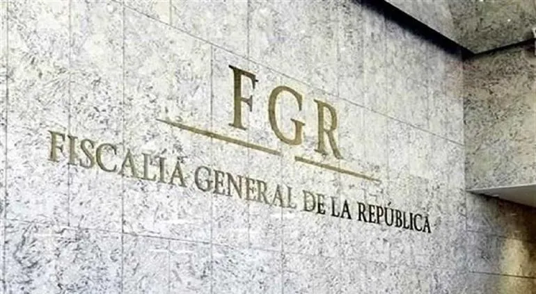 Imagen de archivo de una pistola asegurada en un operativo, relacionada con la sentencia por portación de arma en Huejotzingo